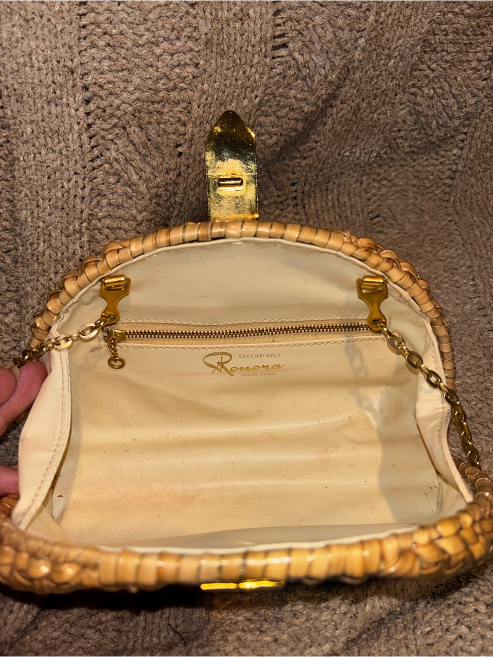 Vintage Ronora Woven Rattan Straw Half Moon Handbag Gold Chain Strap Hong Kong - Picture 7 of 9